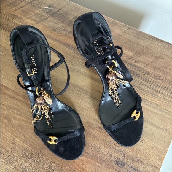 GUCCI by Tom Ford Black Satin Enamel Flower Charm Tassel Sandals Heels - Size 7 - Picture 3 of 10